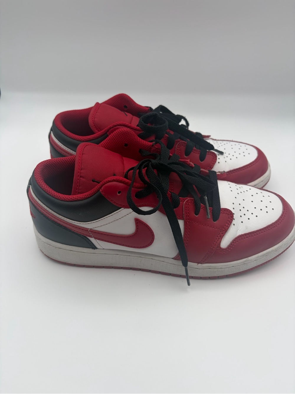 Nike Kids Size 7 Low-Top Red/White/Black Leather Sneakers